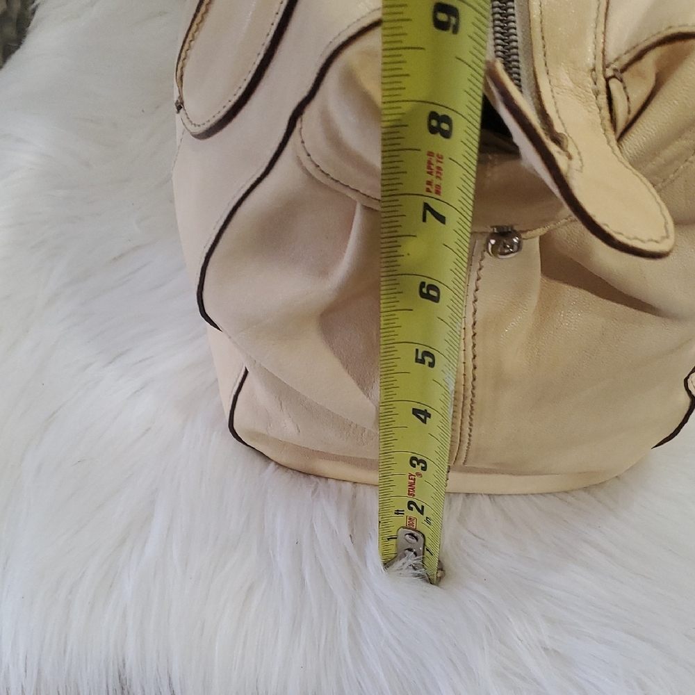Sundance Cream Leather Shoulder Bag - Picture 7 of 13